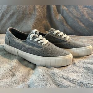 Madden Girl chunky sole sneaker, size 8.5